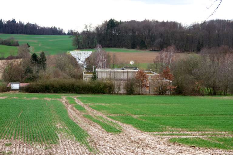 Bodenstation Rehbach mit Resten einer von sechs Parabolantennen.